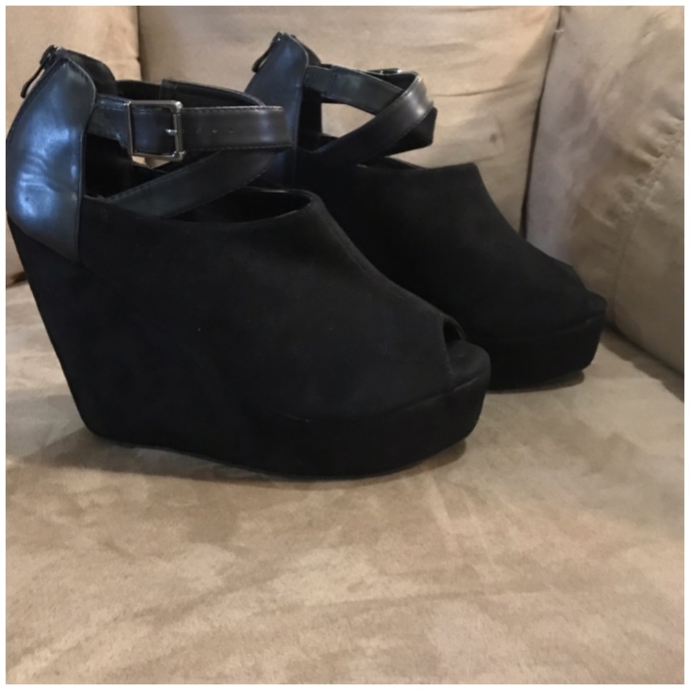 Torrid wedges 12